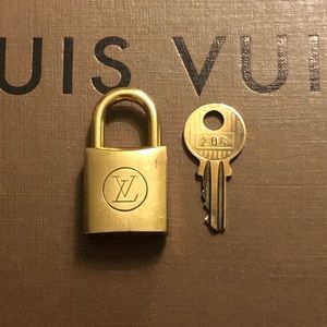 ‼️FLASH SALE‼️Authentic Louis Vuitton Lock and Key